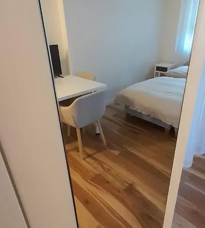 Apartment Emzetka *
