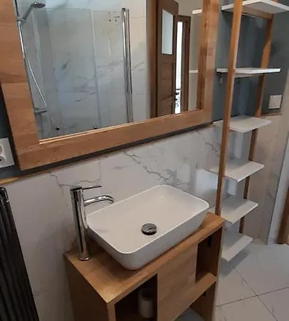 Emzetka Apartment *