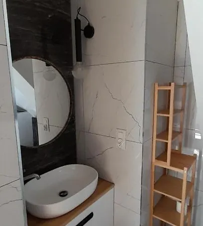 Emzetka Apartment *
